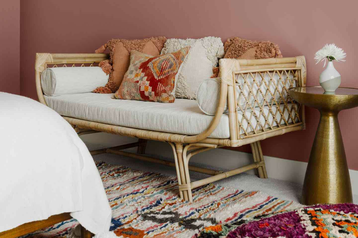 14 Creative Daybed Ideas for Small Areas