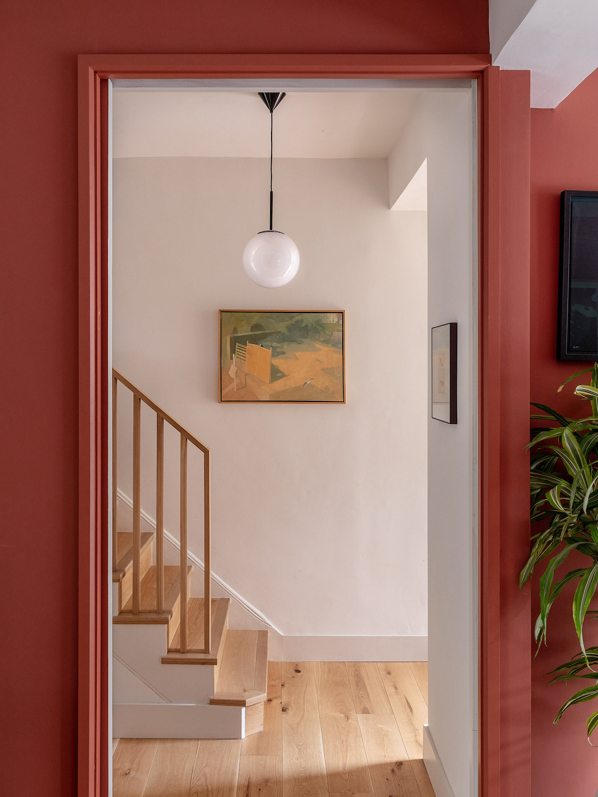 Elegant Entryways: Hallway Stairs and Landing Ideas for a Trendy Residence